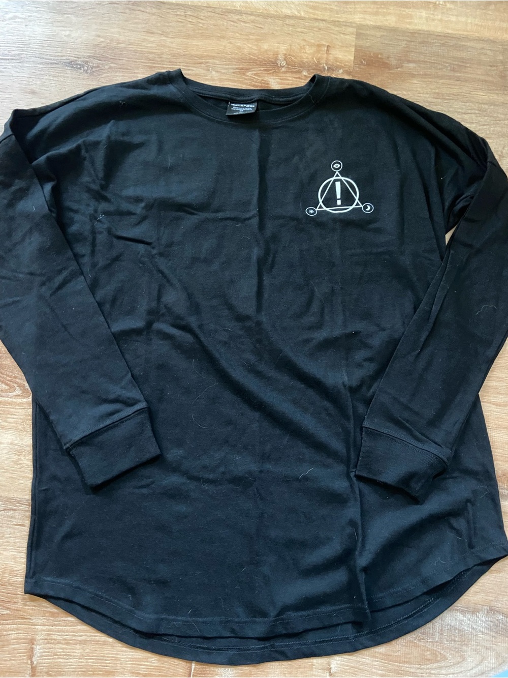Hot Topic Black Long Sleeve Graphic Tee PANIC! AT THE DISCO emo band